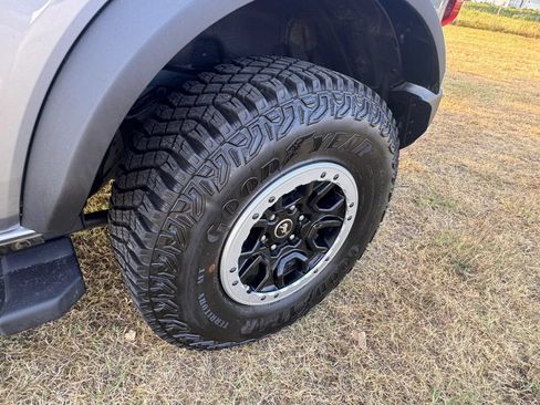 Used 2024 Ford Bronco Big Bend w/ Sasquatch Package AWD/4WD image 12