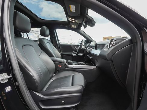 Used 2023 Mercedes-Benz GLB 250 4MATIC w/ Premium Package image 45