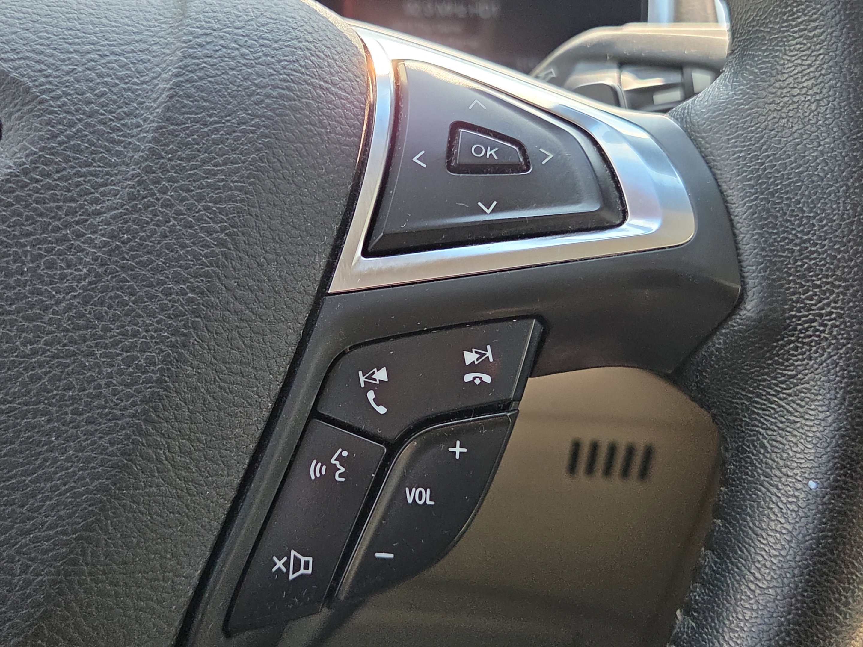 Used 2017 Ford Edge Titanium w/ Equipment Group 301A FWD image 24