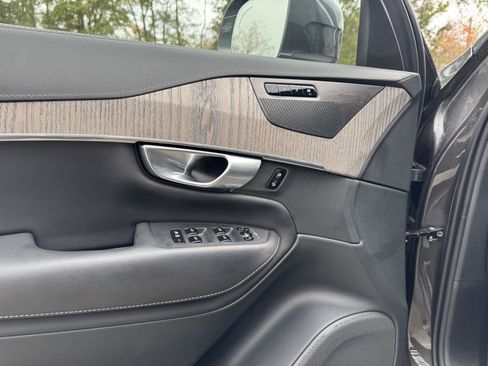 Used 2024 Volvo XC90 B6 Ultimate w/ Protection Package image 6