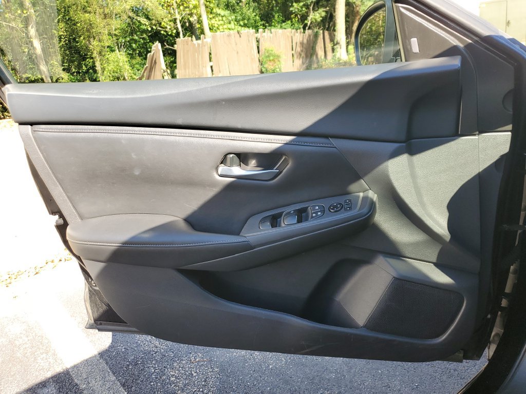 Used 2025 Nissan Sentra SV FWD image 31