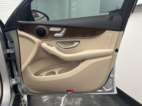 Used 2018 Mercedes-Benz GLC 300 4MATIC image 10