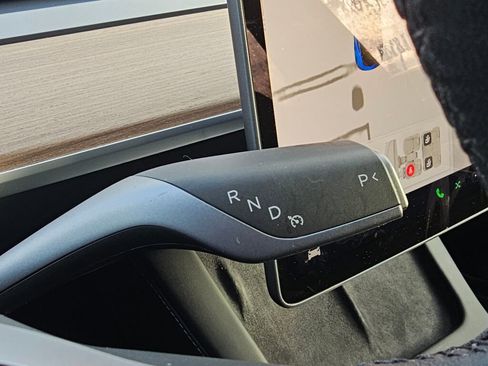 Used 2023 Tesla Model Y Long Range image 41