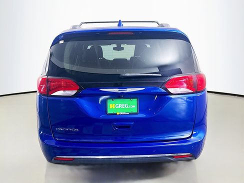 Used 2018 Chrysler Pacifica Touring-L FWD image 8