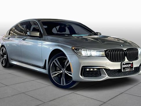 Used 2019 BMW 740i w/ M Sport Package image 2