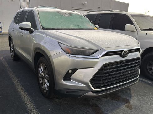 Used 2024 Toyota Grand Highlander Limited image 5