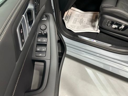 Used 2026 BMW X5 xDrive50e image 9