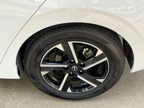 Used 2025 Nissan Sentra SV FWD image 30