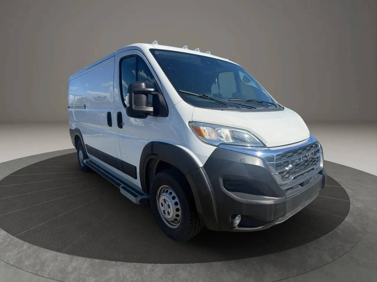 Used 2025 RAM ProMaster 2500 w/ U-Haul Equipment Group FWD image 3