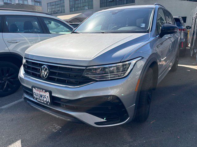 Used 2023 Volkswagen Tiguan SE R-Line FWD image 2