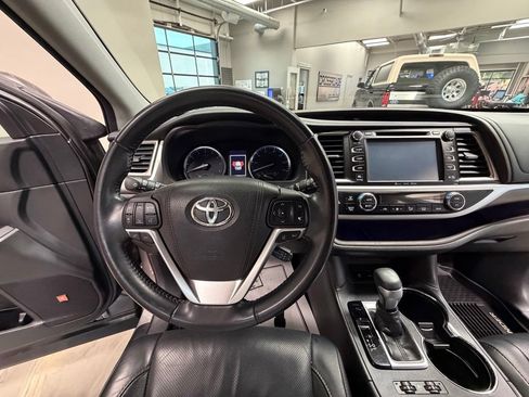 Used 2017 Toyota Highlander Limited AWD/4WD image 13