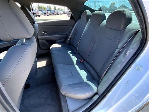 Used 2024 Hyundai Elantra SE FWD image 18