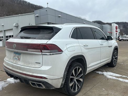 Used 2024 Volkswagen Atlas Cross Sport SEL Premium R-Line image 5