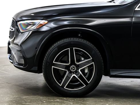 Used 2024 Mercedes-Benz GLC 300 4MATIC w/ AMG Line image 10