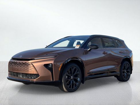 Used 2026 Toyota Crown Signia w/ Advanced Technology Package image 2