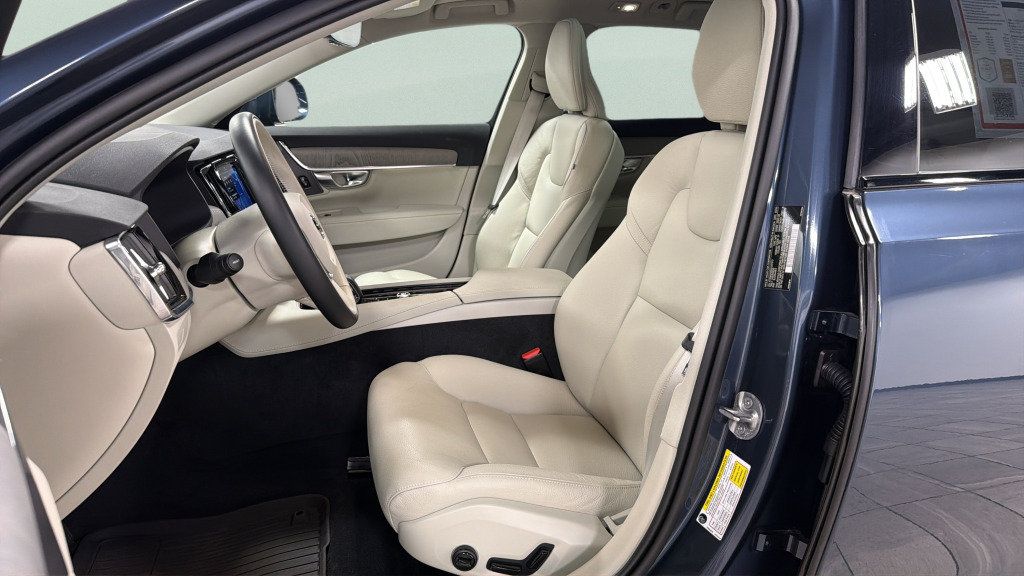 Used 2025 Volvo V90 B6 Cross Country Plus w/ Climate Package AWD/4WD image 17