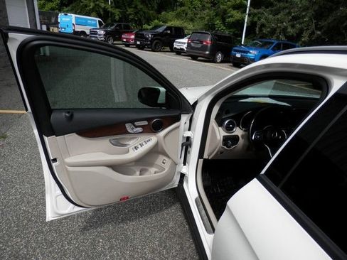 Used 2022 Mercedes-Benz GLC 300 4MATIC image 15