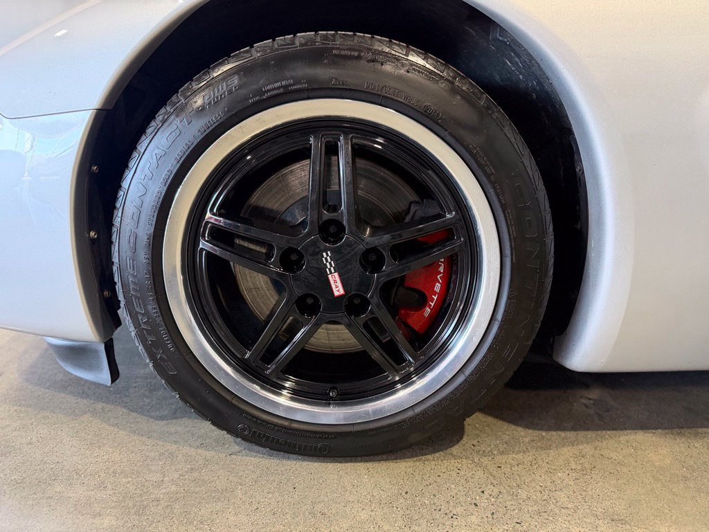 Used 2002 Chevrolet Corvette Coupe RWD image 22