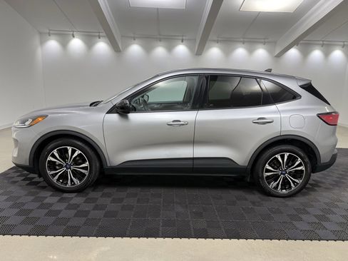 Used 2021 Ford Escape SE w/ SE Sport Appearance Package image 5