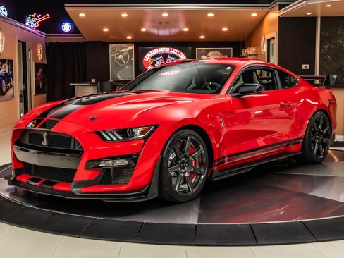 Used 2021 Ford Mustang Shelby GT500 w/ Carbon Fiber Track Pack RWD image 1