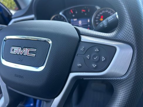 Used 2023 GMC Acadia SLE image 18