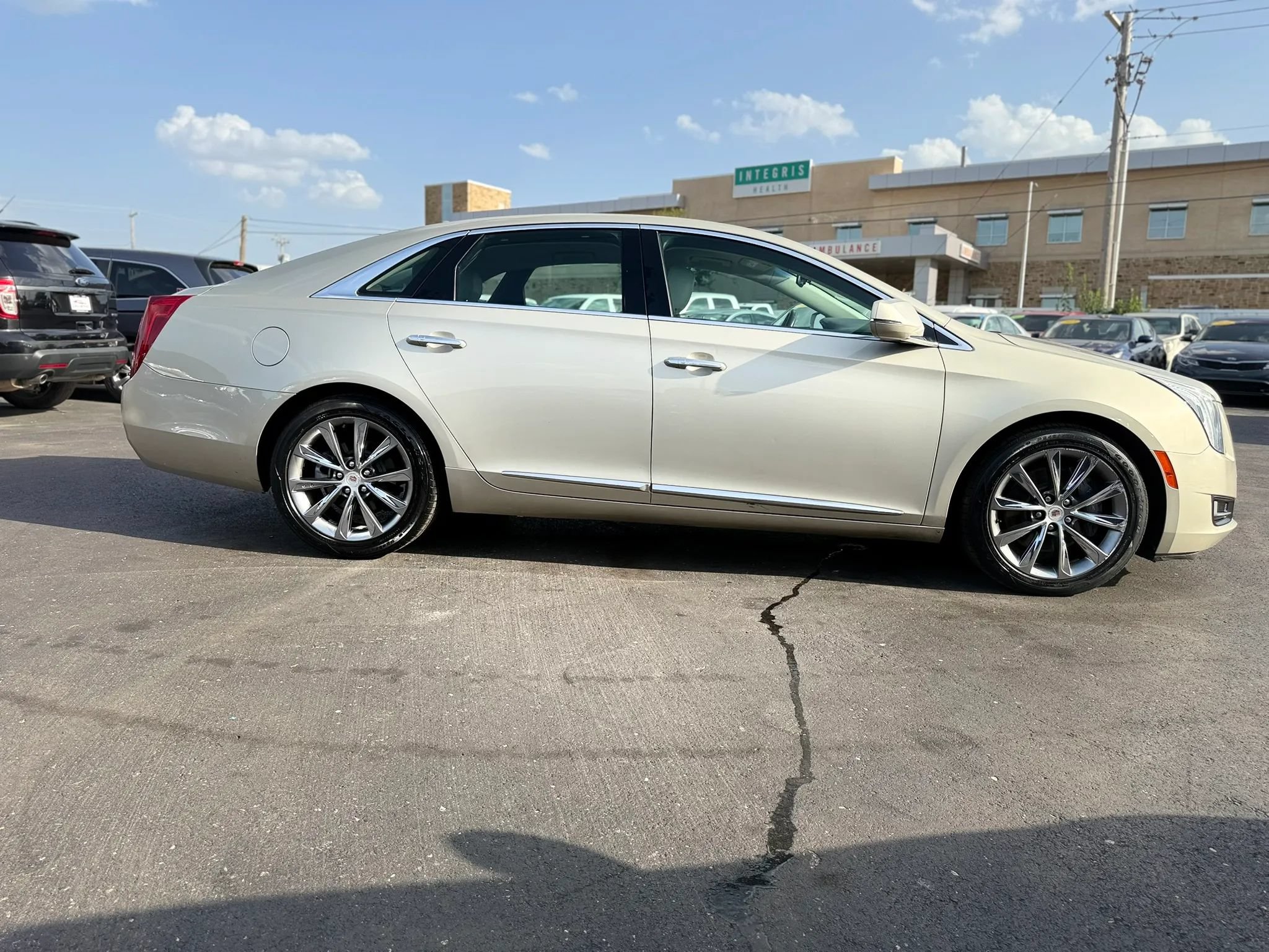 Used 2014 Cadillac XTS FWD image 2