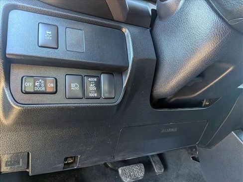 Used 2021 Toyota Tacoma TRD Off-Road image 17