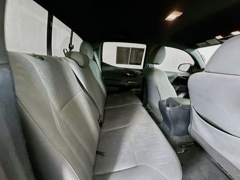 Used 2019 Toyota Tacoma TRD Sport AWD/4WD image 21