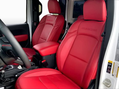 Used 2024 Jeep Wrangler Unlimited Rubicon AWD/4WD image 7