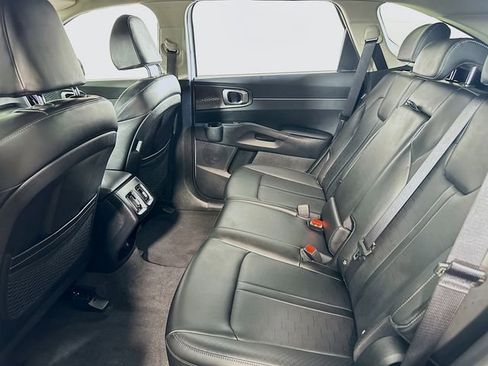 Used 2025 Kia Sorento S AWD/4WD image 16