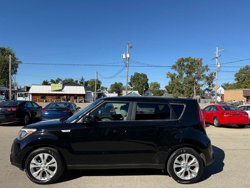 Used 2016 Kia Soul + FWD image 2