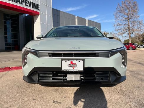 Used 2025 Kia K4 LXS image 3