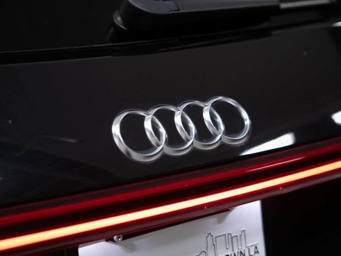 Used 2022 Audi e-tron Premium image 35