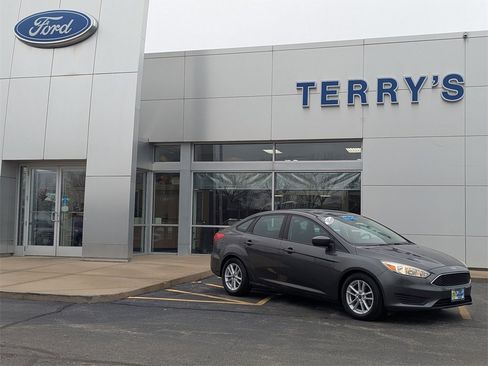 Used 2018 Ford Focus SE image 1