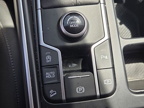 Used 2025 Kia Sorento S image 14