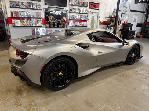 Used 2021 Ferrari F8 Tributo image 5