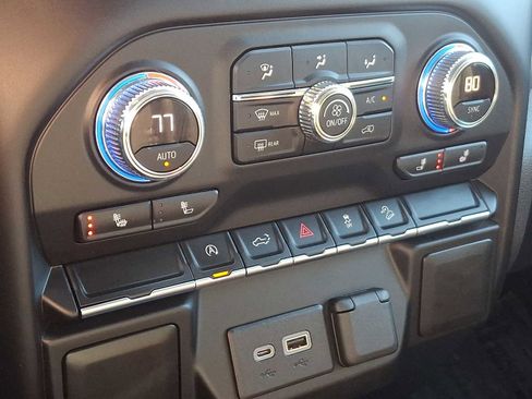 Used 2021 GMC Sierra 1500 Elevation image 17