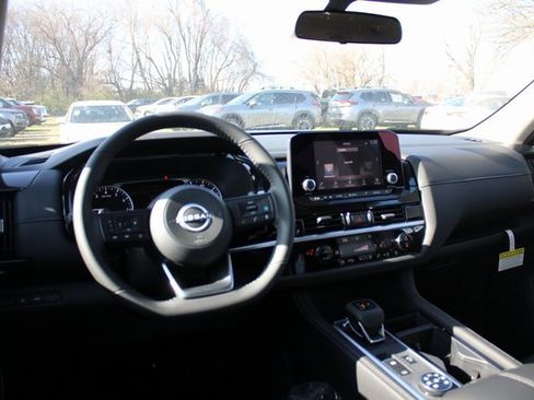 New 2025 Nissan Pathfinder SV image 6