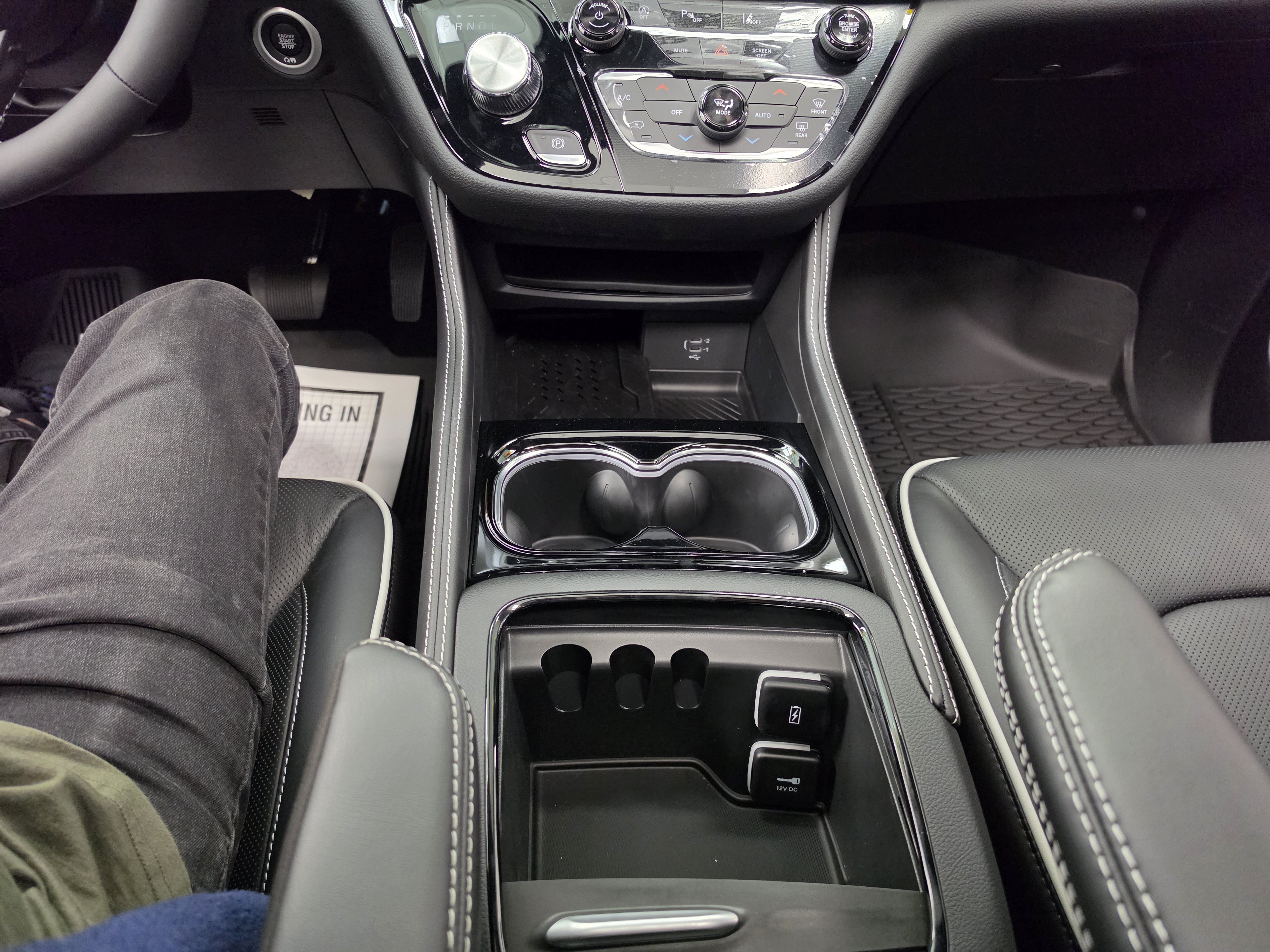 New 2027 Chrysler Pacifica Limited FWD image 14
