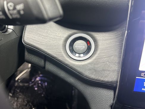 Used 2023 Jeep Grand Cherokee Overland w/ Luxury Tech Group IV image 18