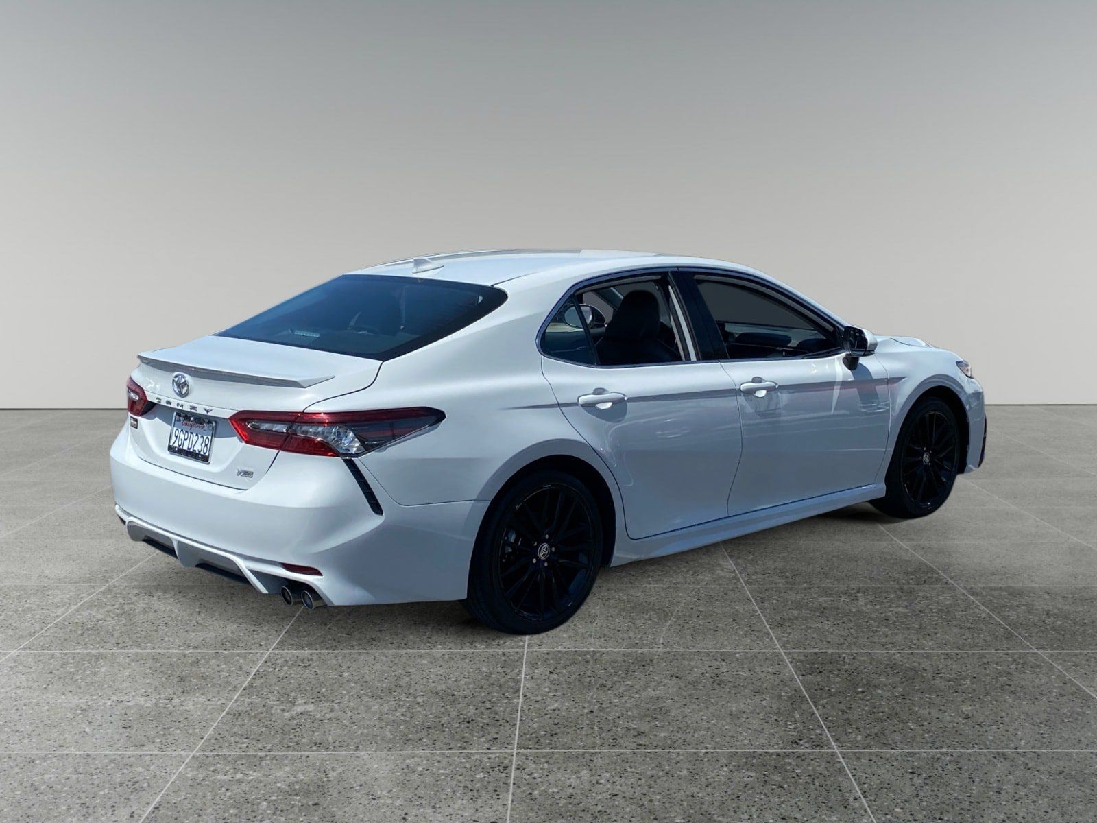 Used 2023 Toyota Camry XSE FWD image 5