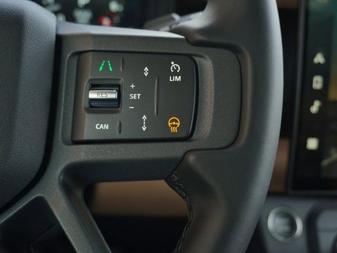 Used 2026 Land Rover Defender 110 X-Dynamic SE AWD/4WD image 19