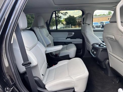 Used 2025 Ford Expedition Platinum AWD/4WD image 13
