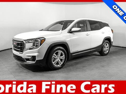 Used 2022 GMC Terrain SLE FWD image 1