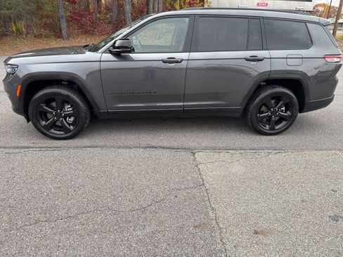Used 2023 Jeep Grand Cherokee L Limited w/ Black Appearance Package image 7