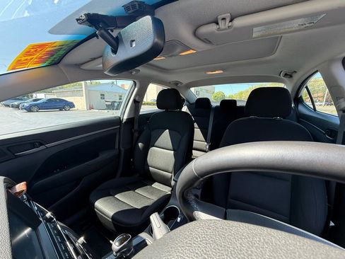Used 2018 Hyundai Elantra Value Edition w/ Cargo Package FWD image 9