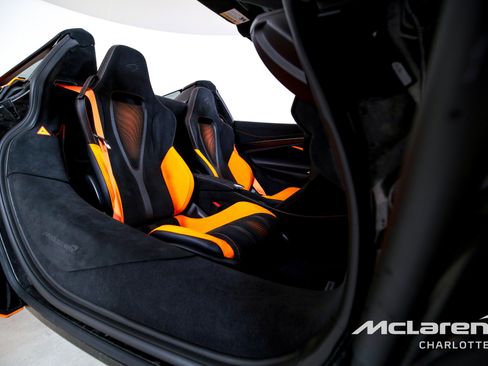 New 2026 McLaren 750S Spider RWD image 19