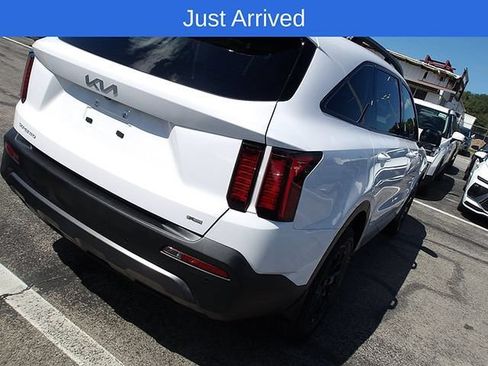Used 2023 Kia Sorento S w/ Panoramic Sunroof Package AWD/4WD image 7