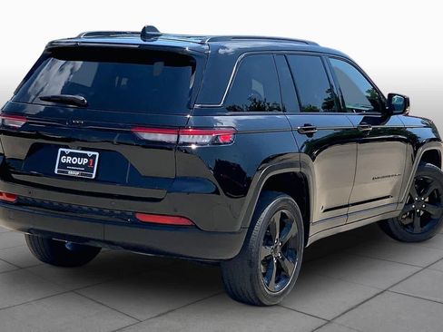 Used 2023 Jeep Grand Cherokee Altitude AWD/4WD image 12