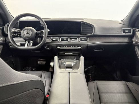 Used 2025 Mercedes-Benz GLS 580 4MATIC image 25